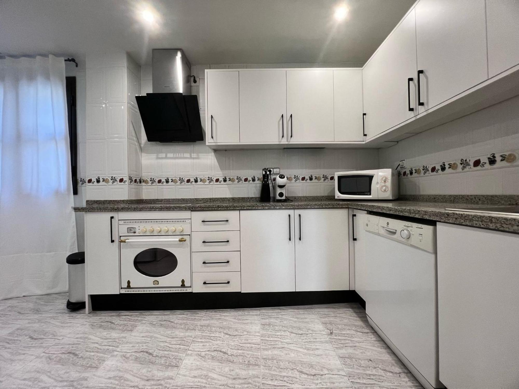 Lirio Apartment & Parking & Piscina