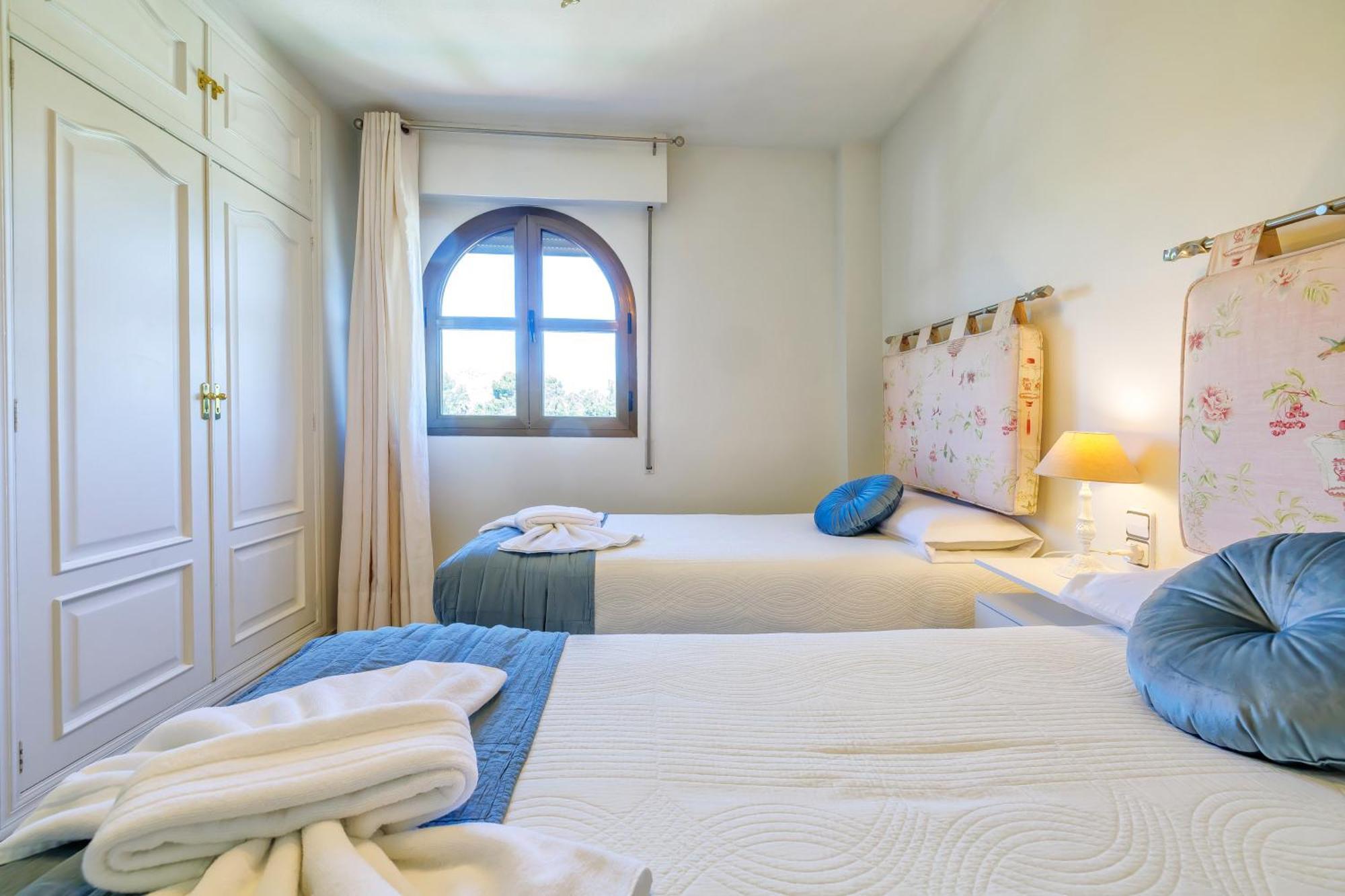Apartamento Lirio Apartment & Parking & Piscina Córdoba