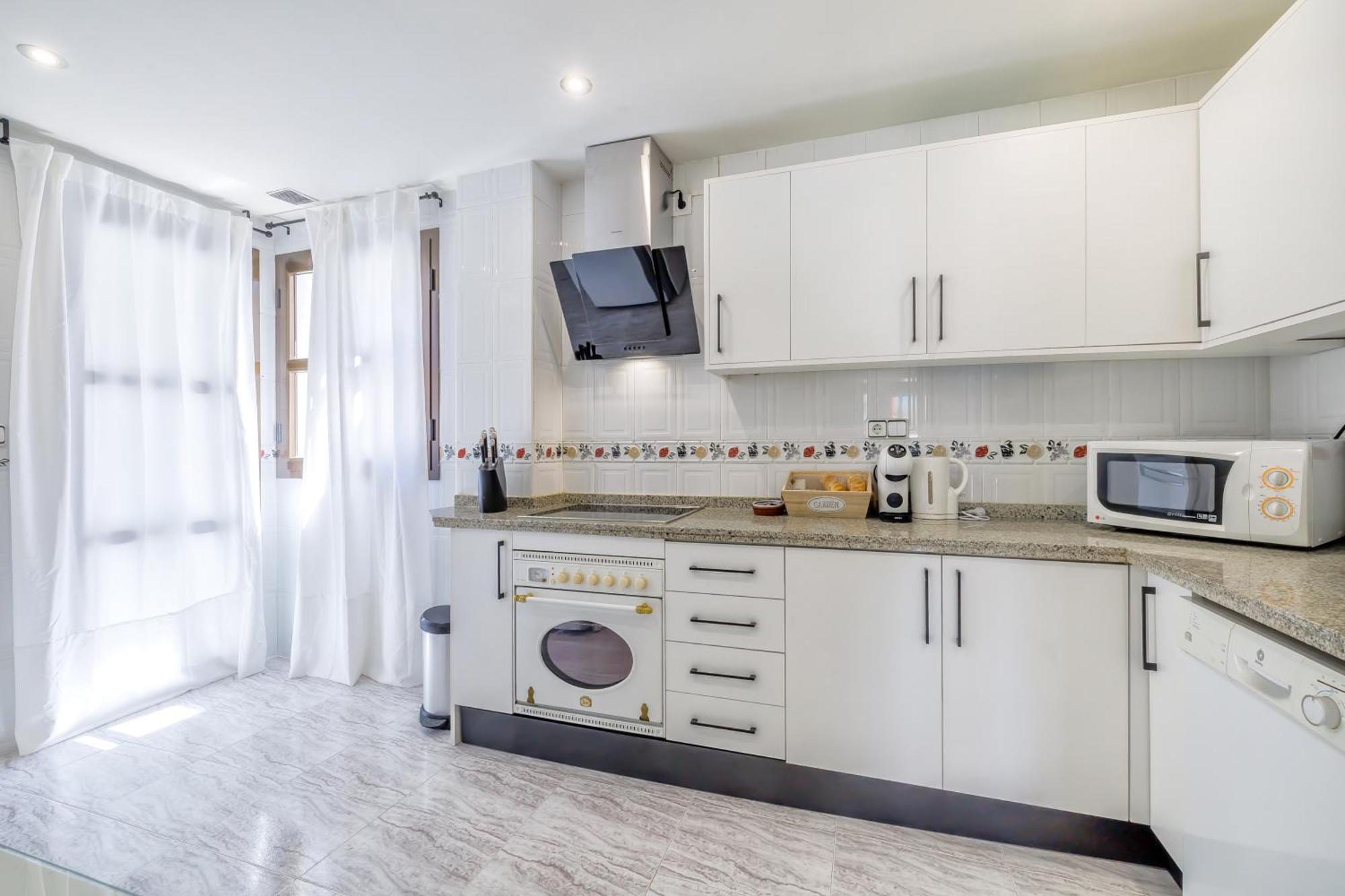 Lirio Apartment & Parking & Piscina Apartamento *